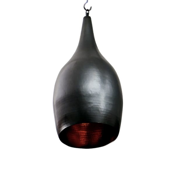 Lámpara de cobre en negro.